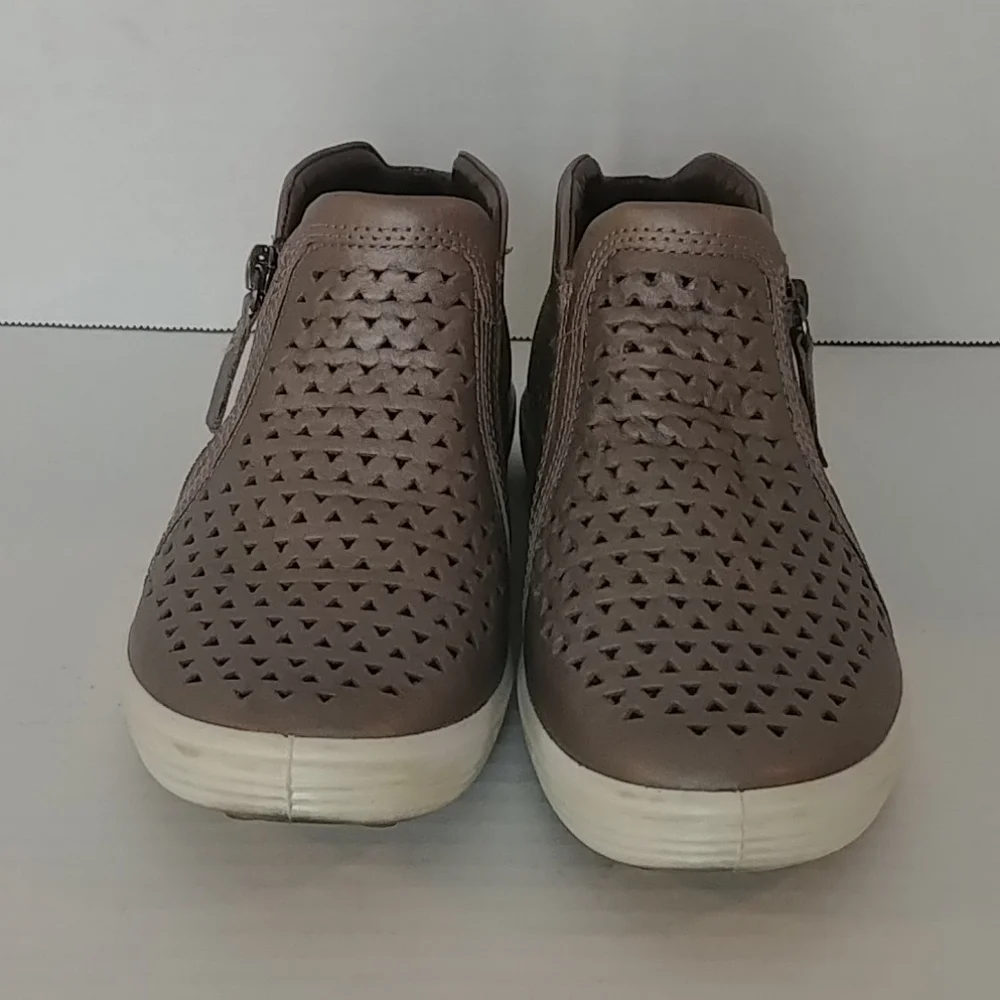 Ecco Bootie Size 5 Laser‎ Cut Sneaker Stone Metallic Leather Sneaker